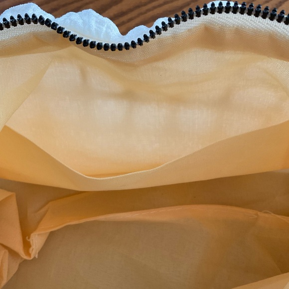Ring Linked Cream Bubbled Shoulder Bag - Picture 8 of 10